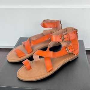 SOLD!    NWOT Universal Thread Sandals Size 7.5